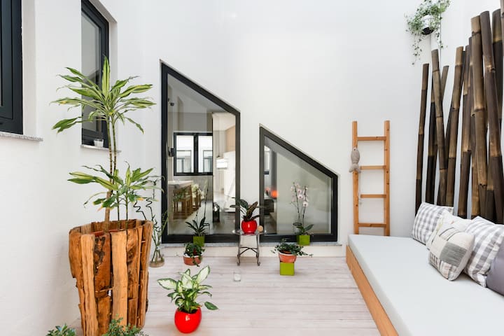 Retreat to a Stylish Concept House in Porto Center gallery image 3