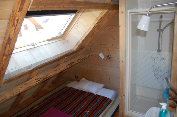 chambre 5 avec douche