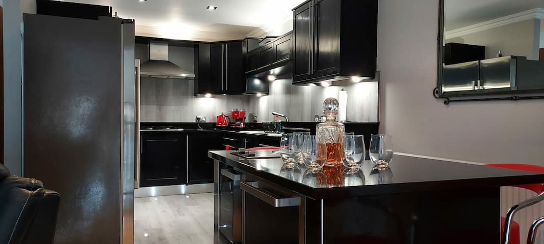 3/4 Bedroom Townhouse with 3 toilets over 3 levels