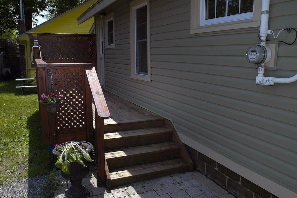 Side porch w/ BBQ