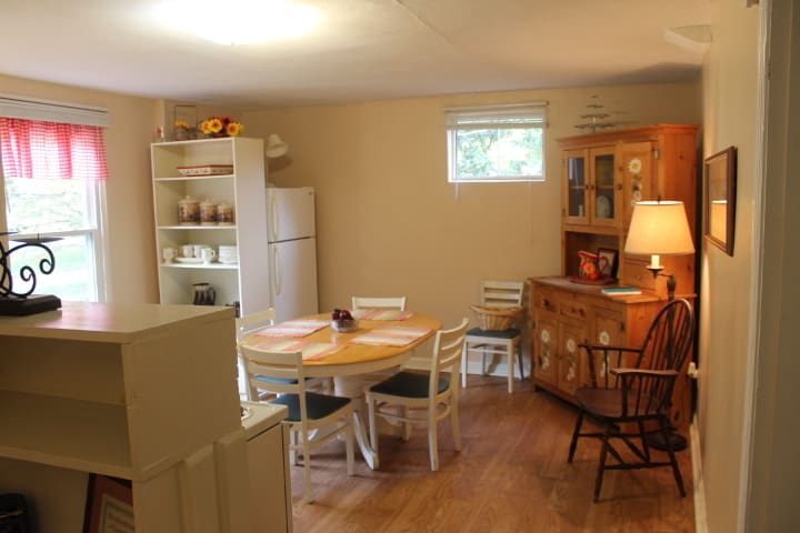 Entire Apt/Full kitchen/No clean fee/No Steps