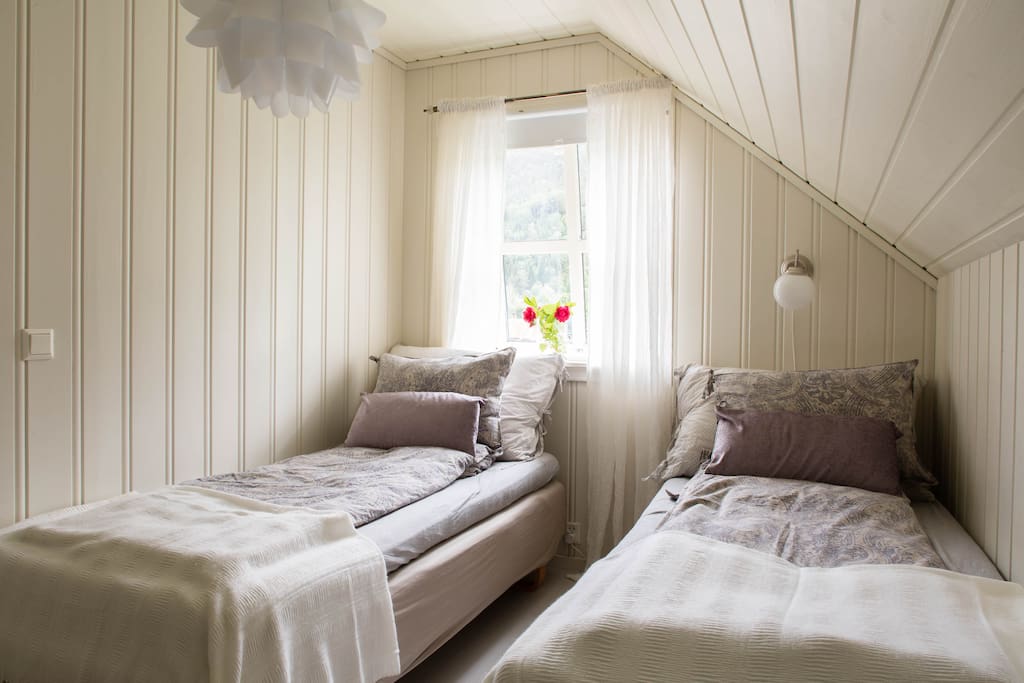 Double room nr. 5. with singel/double bed.