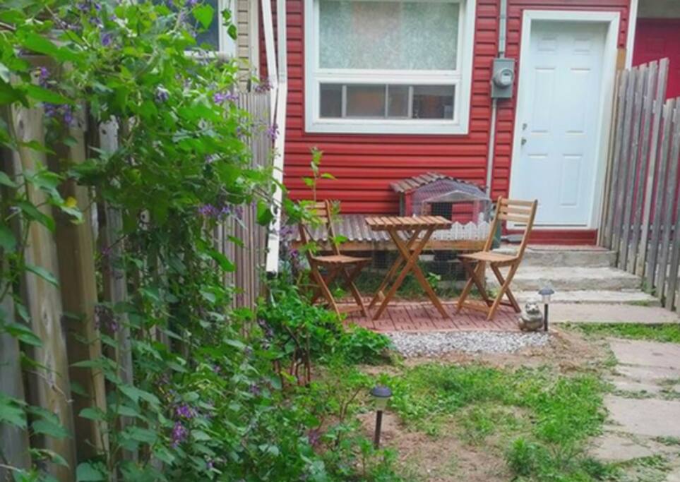 Enjoy your coffee in the quiet green front yard
