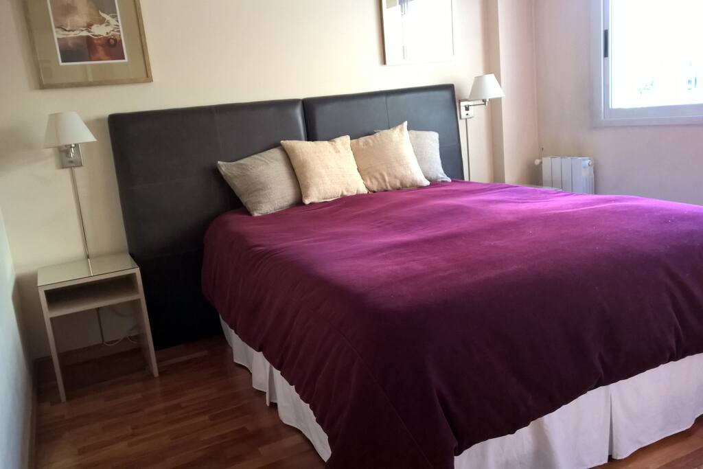 You'll sleep in a comfortable queen size bed with 100% egyptian cotton sheets.