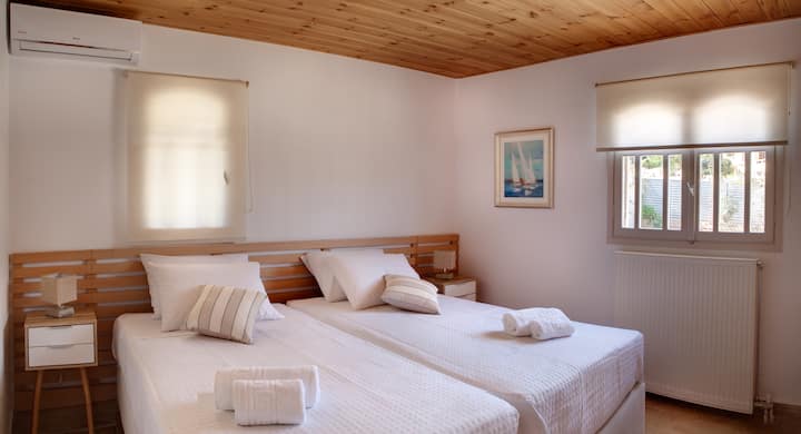 Ორი ერთადგილიანი საწოლი  1.10მ 2.00მ A/C