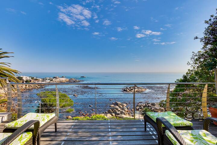 Relax & admire the views over the breaking waves gallery image 4