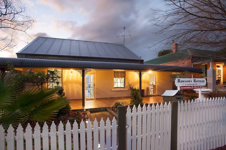 RAWSON'S - SPACIOUS FIVE BEDROOM HOME - WALK CBD