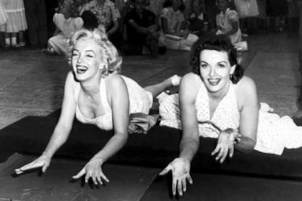 Welcome to Classic Hollywood! (Nope! They don't come with the listing ;))