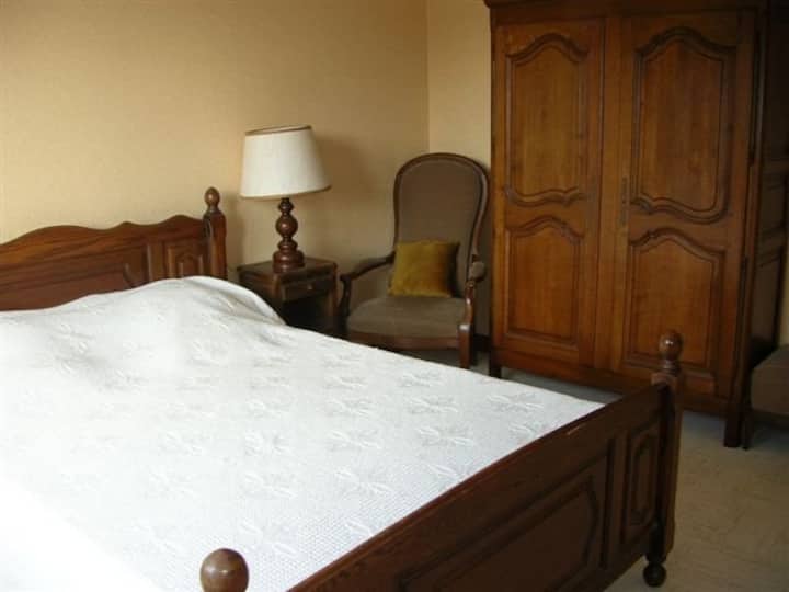 غرفة نوم 1 (الطابق الأرضي)