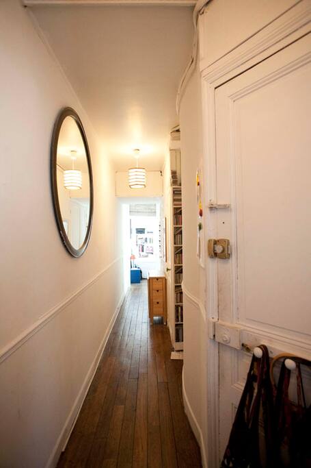 corridor between the rooms - corridoi che separa la camera dal salone