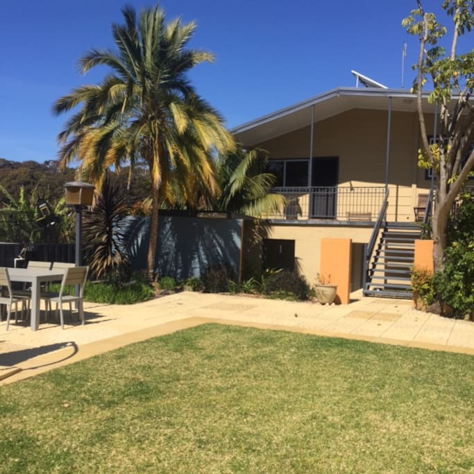 The huge courtyard, perfect for gatherings. Feel free to use the BBQ on the deck and the outdoor settings. There is also an additional bathroom and outdoor shower for washing off after a visit to the beach.