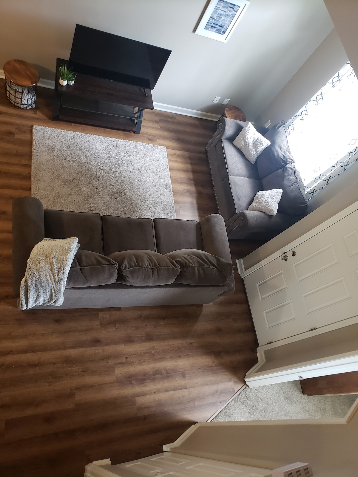 Pull out queen sofa.