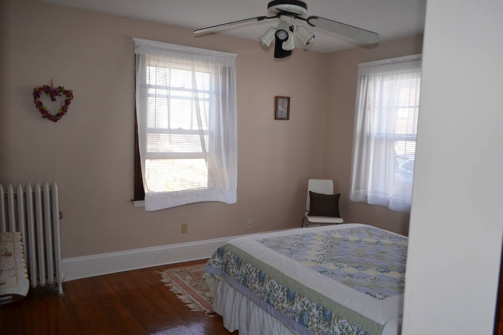 Bedroom with queen size bed