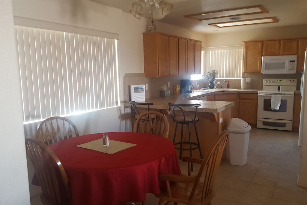 Kitchen & dining area