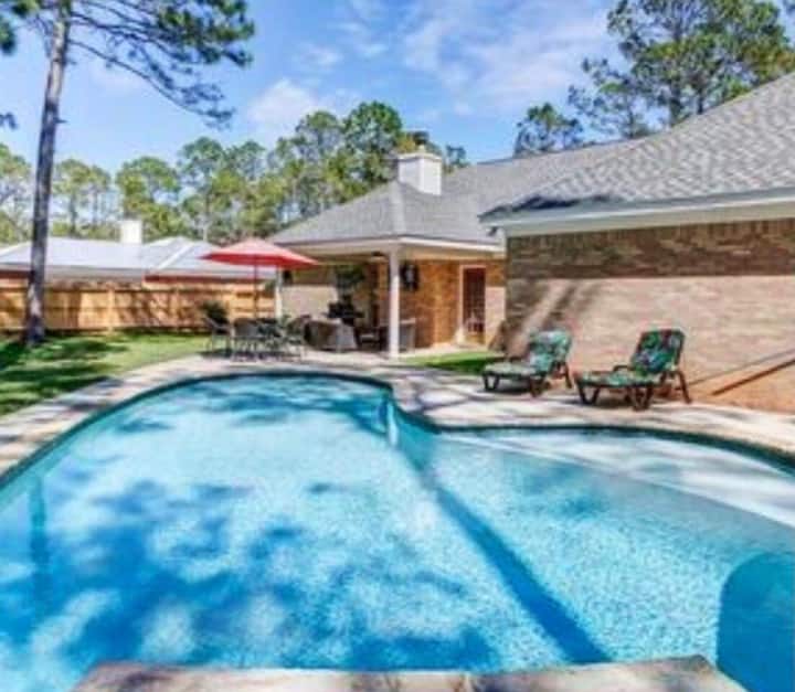 Dauphin Shores Escape pool, pet friendly Houses for Rent in Dauphin