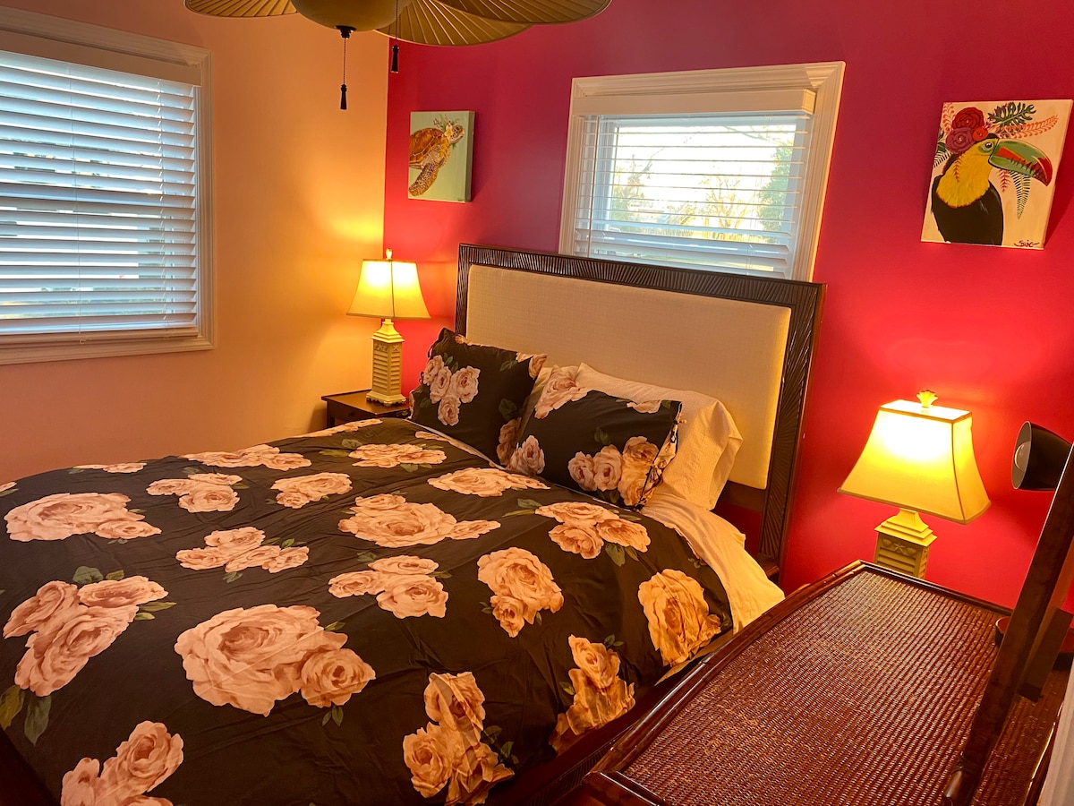 Dormitorio 2 de 3 ... cama matrimonial. El colchón es firme, como nuevo, limpio y cómodo para garantizar un sueño nocturno profundo y relajante. 