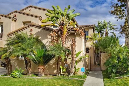 Private Casita in Great Eastlake Neighborhood