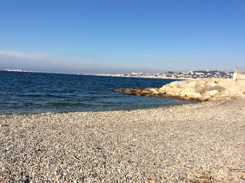 Top Airbnb: Pointe Rouge beachfront 2-bedroom apartment in Marseille 8e Arrondissement
