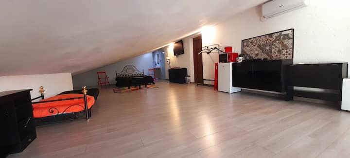 Apt. 2 - Monolocale Mansardato Indipendente - Lazise, VR