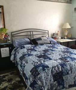 Budget Room Center City/Ave of Arts/Free Parking