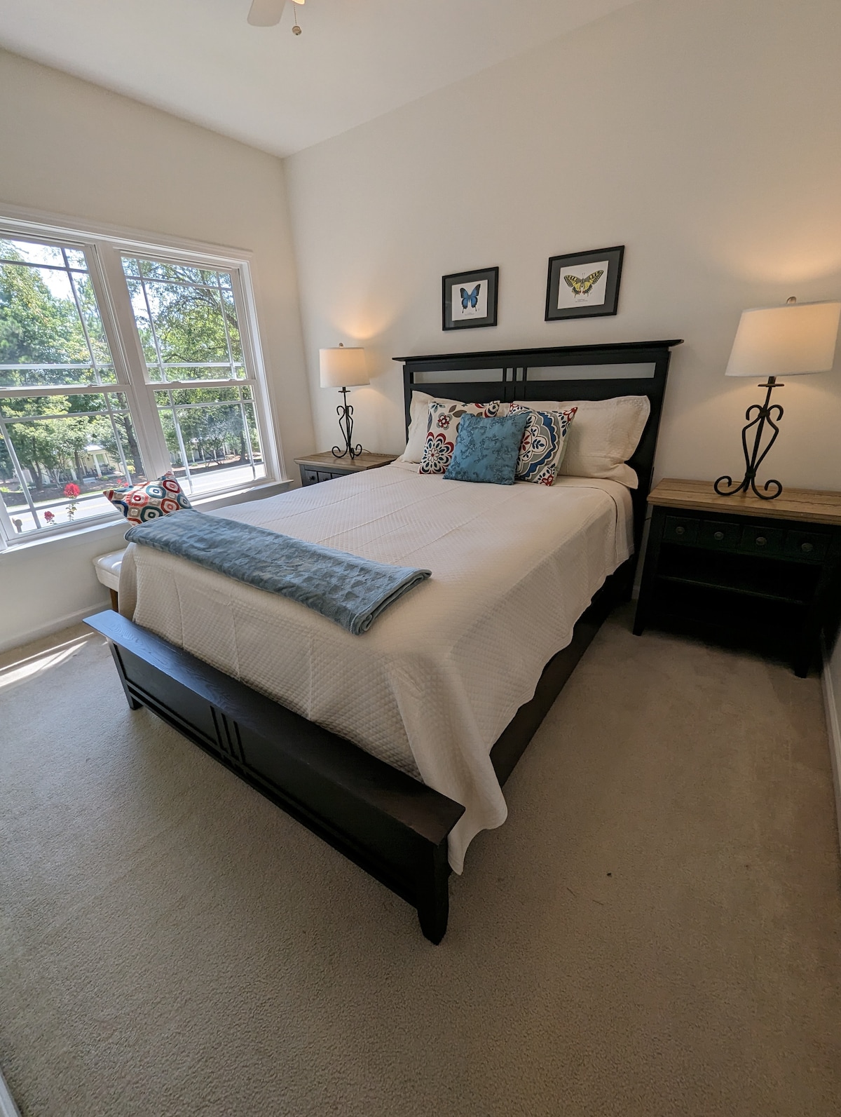 ห้องนอนควีนไซ
ส์งานศิลปะดั้งเดิมของจิลแมคมาฮานศิลปินท้องถิ่น