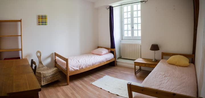 Spavaća soba 2 kreveta za jednu osobu, prvi kat