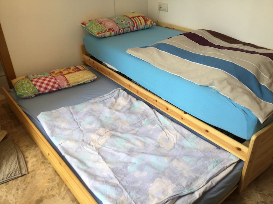 Slaapkamer met onderschuifbed