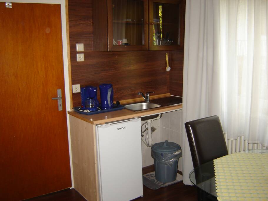 Teeküche mit Kühlschrank
