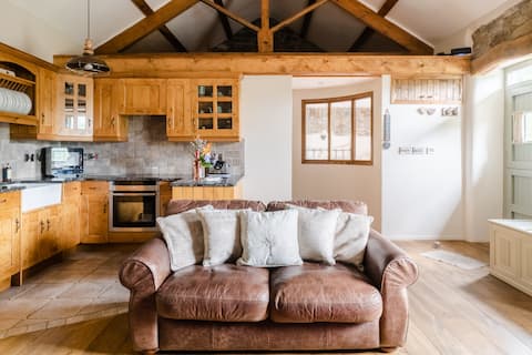 Romantic Cottage in Picturesque Maentwrog Village