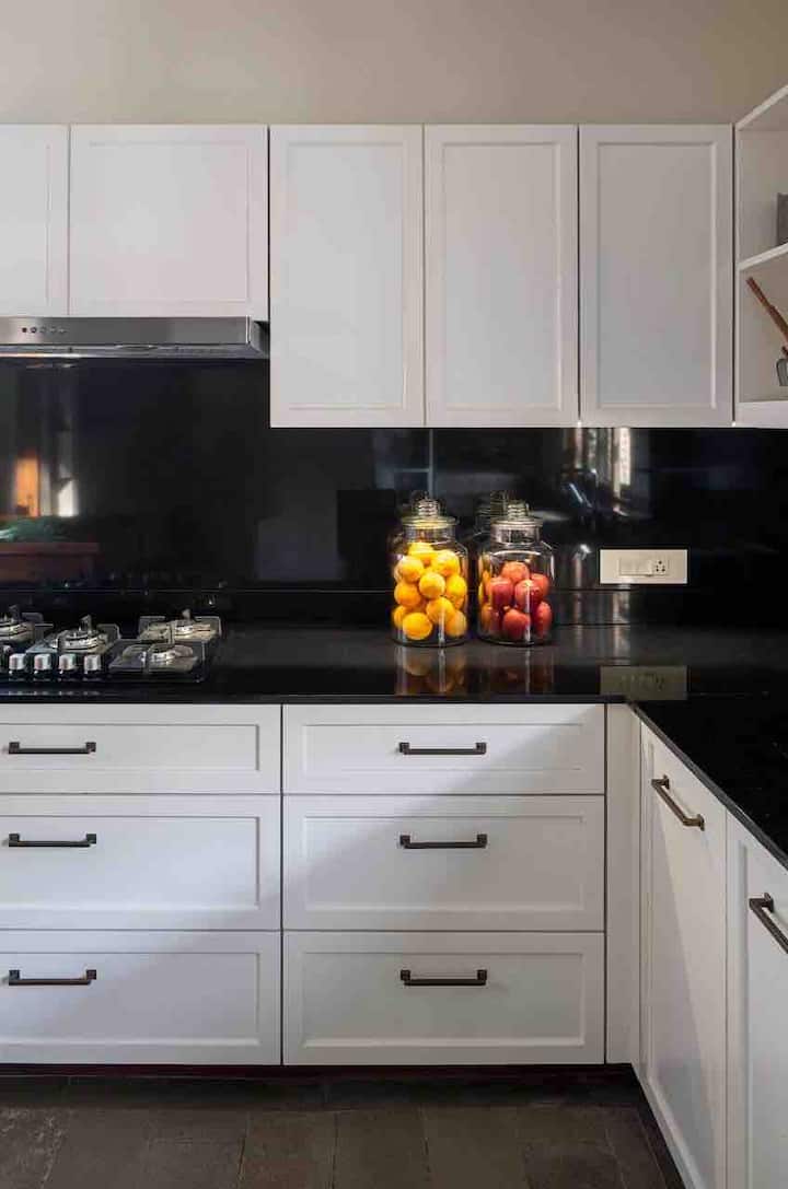 Full kitchen image 2