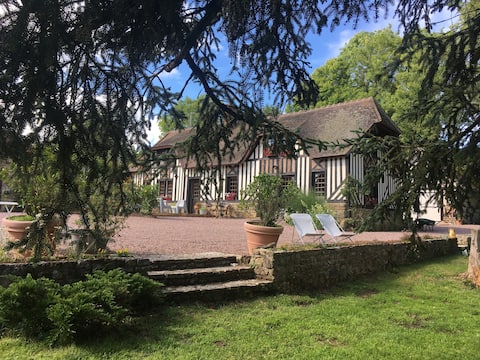 Cour le Lièvre house / country view / Pool