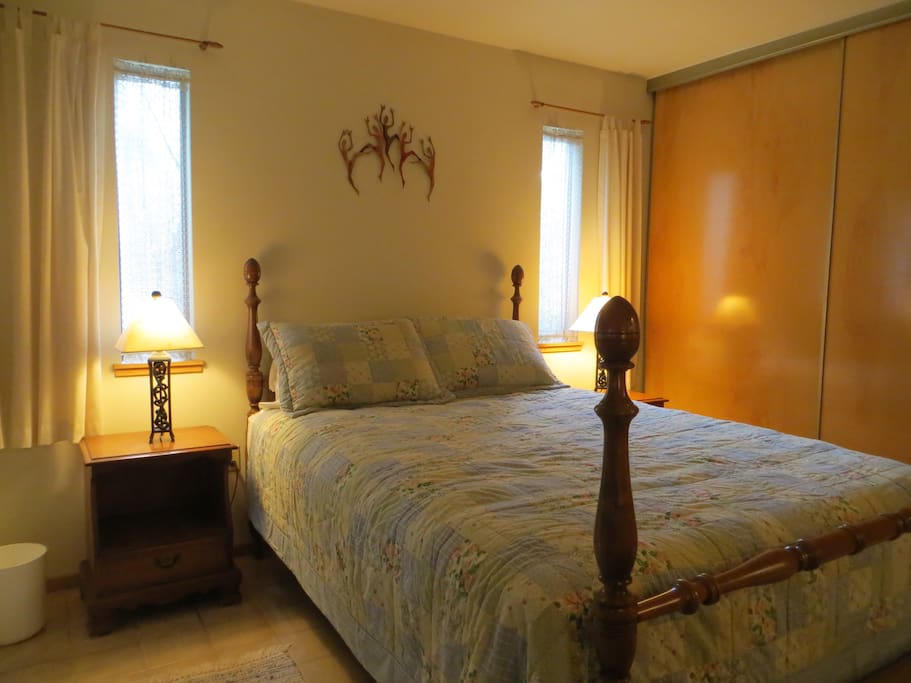 quiet bedroom and ample closet space/great bed