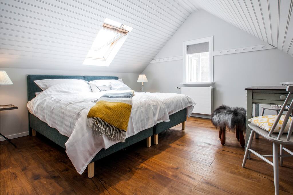 Bedroom: double bed 180x195 or twin single beds 90x195