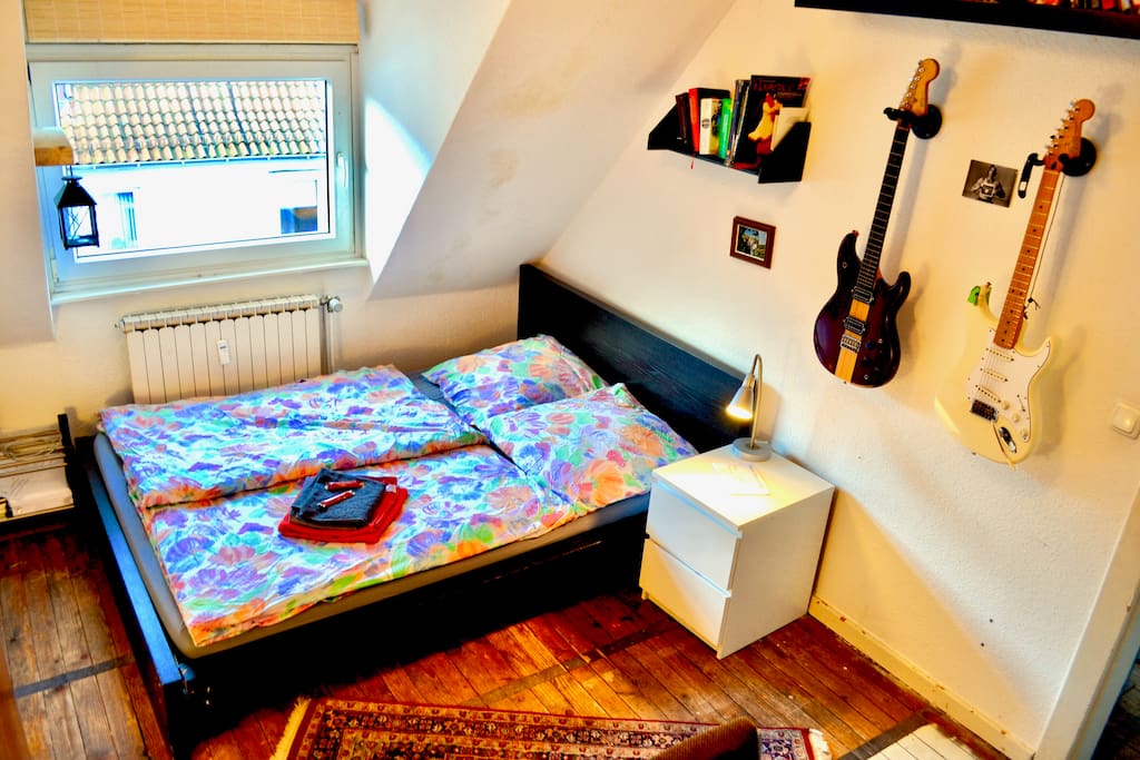 Schlafzimmer 1