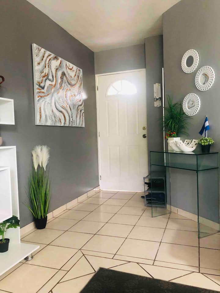 Cozy 3 Bdrms Home In Residencial Via Del Mar - San Salvador