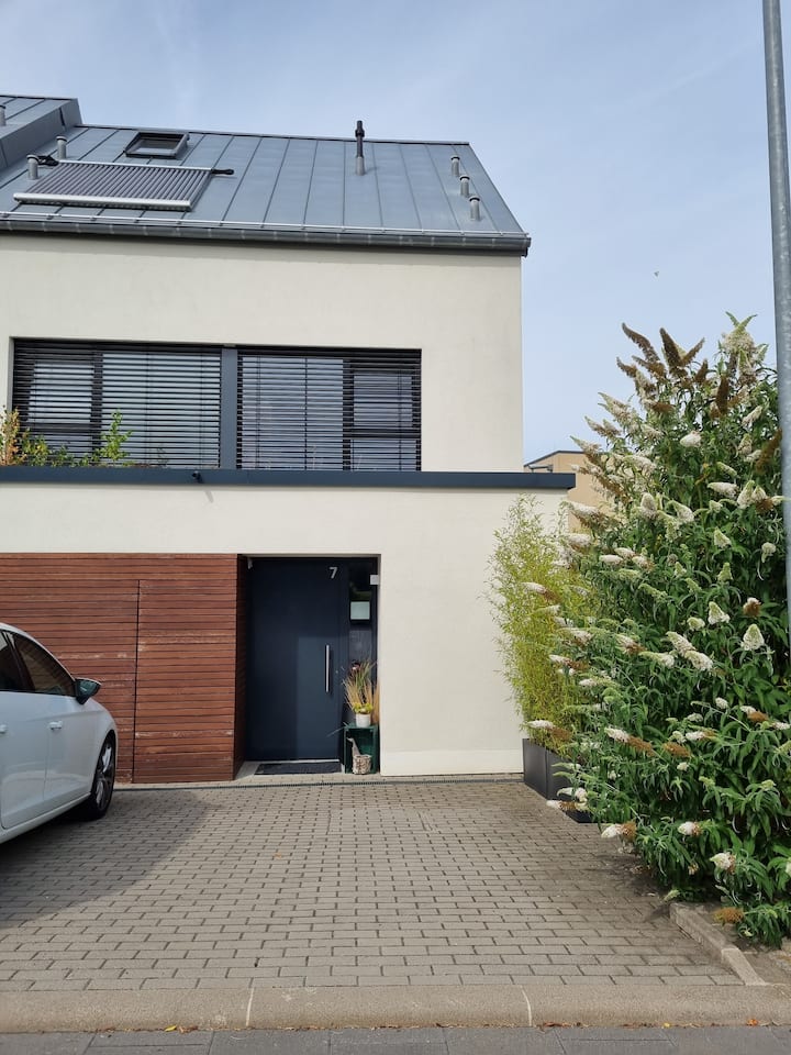 Private room in townhouse with free parking Townhouses for Rent in