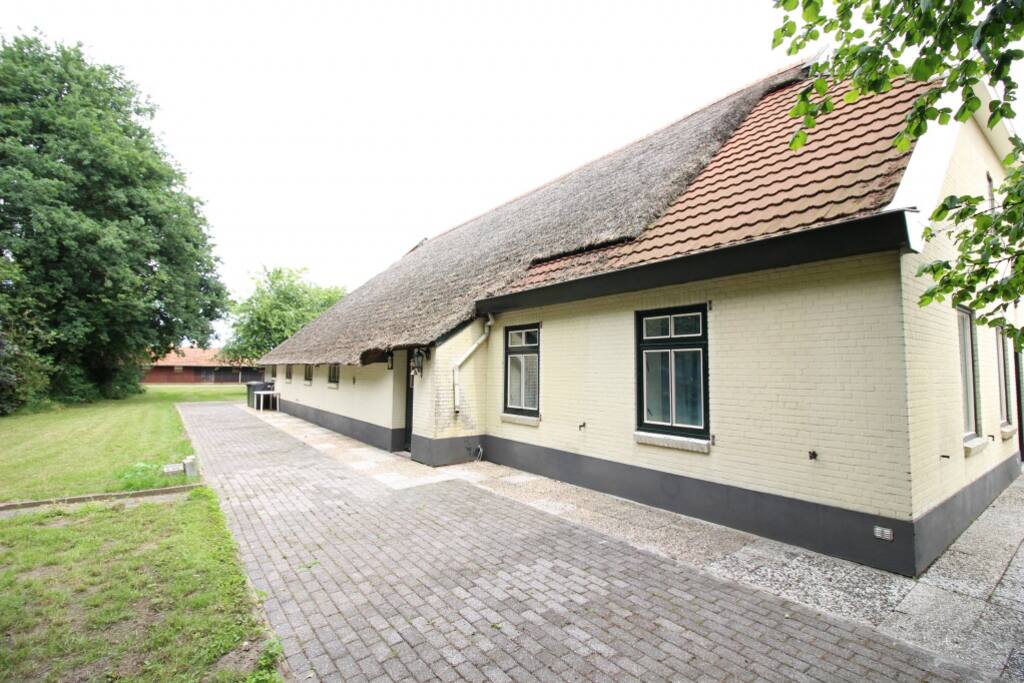 Zijkant huis.