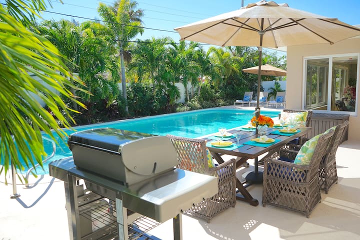 RENT LUXE 5 STAR 40×20 HEATED POOL STEPS 2 BEACH! gallery image 4