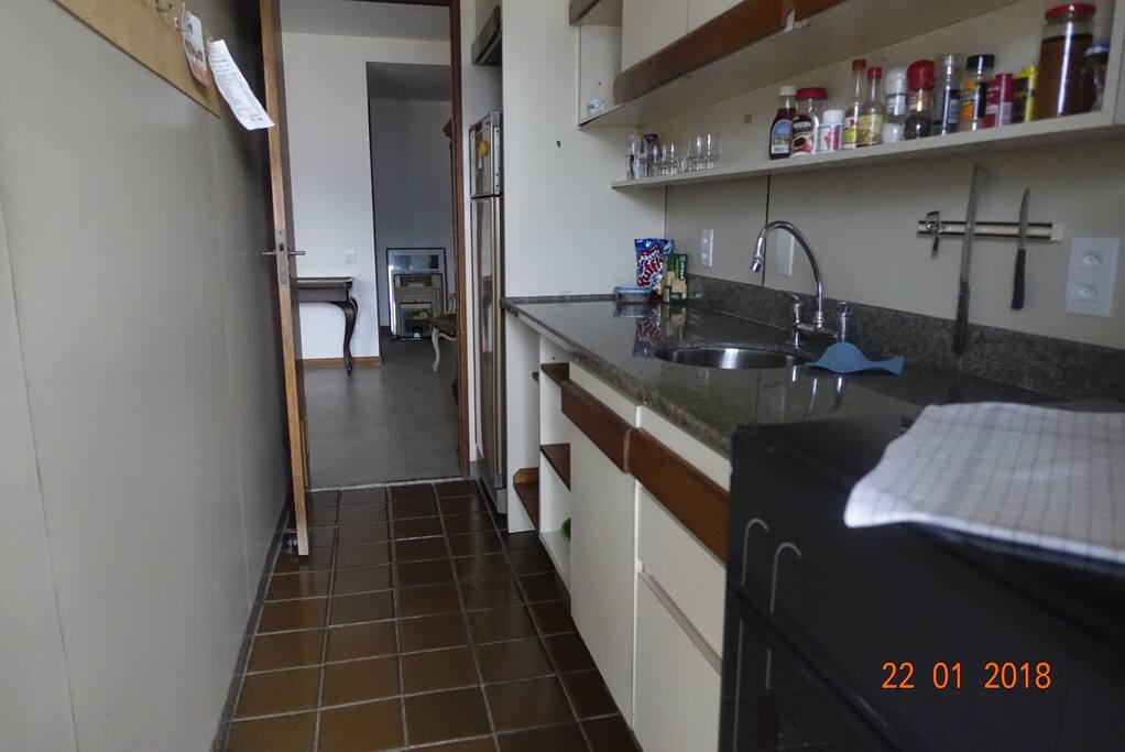 Cozinha completa.
Fully equipped kitchen.