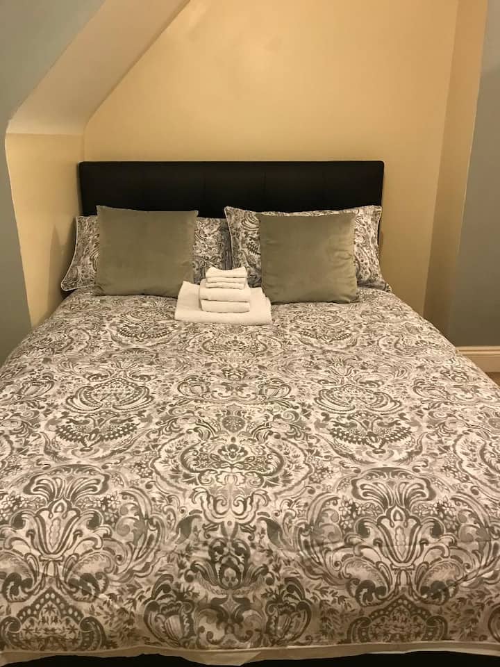 West Byfleet Holiday Rentals & Homes England, United Kingdom Airbnb