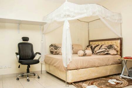 Modern, Stylish Apartment with Netflix