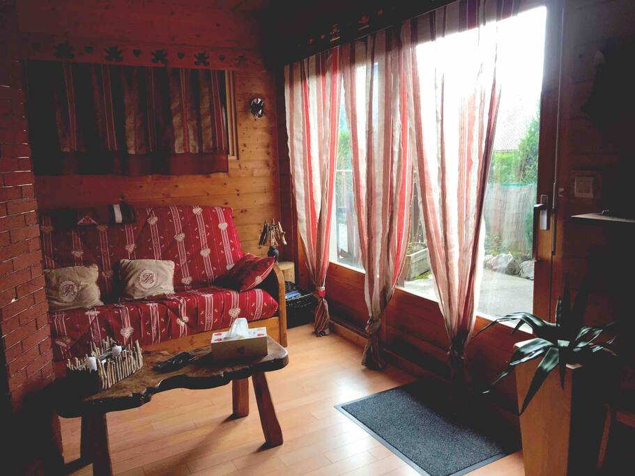 Salon avec accès terrasse
