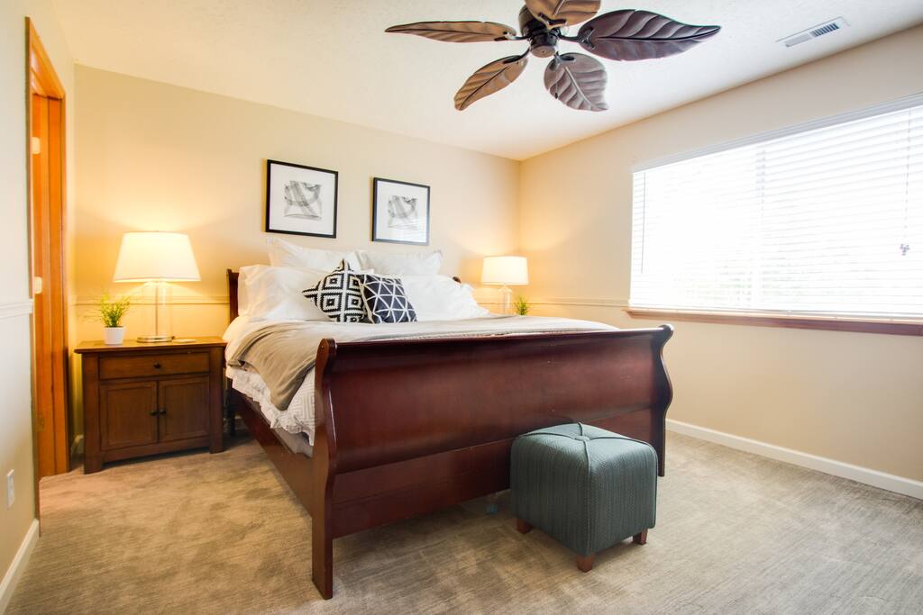 Master Bedroom w/ King Sized Bed
