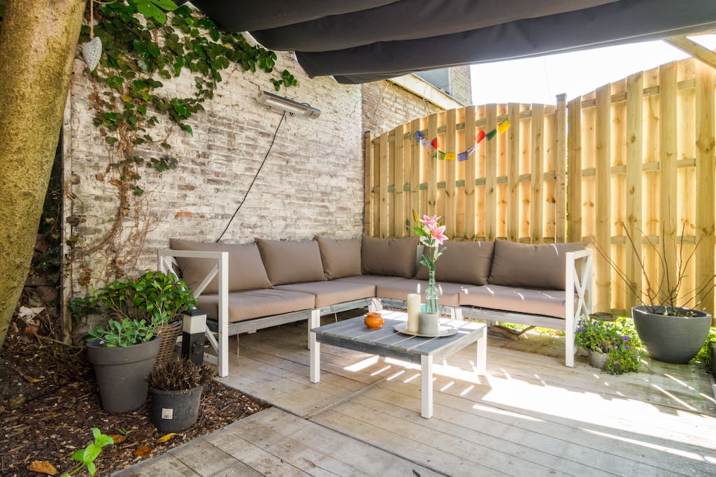 lounge set with flexible rooftop (you can open or close this)
