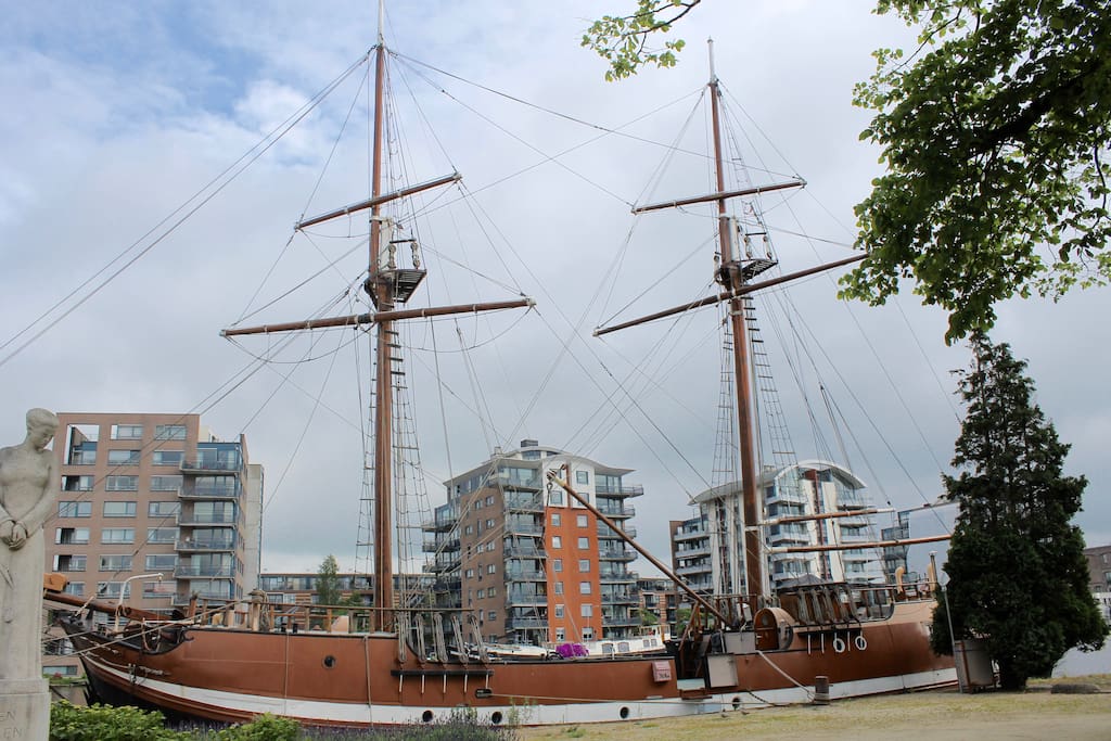 Miss Natalie L,
a cozy, relaxing, Dutch pirate ship.