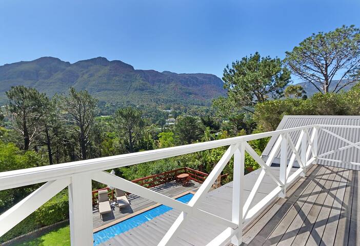 MOUNTAIN VIEWS IN SEASIDE VILLAGE OF HOUT BAY gallery image 4
