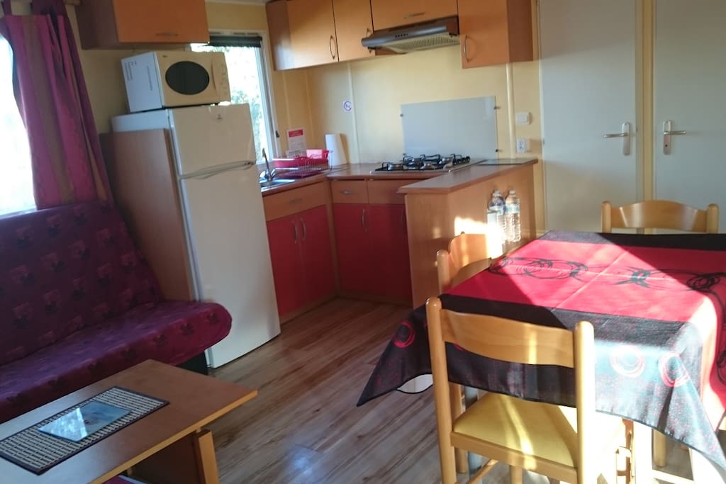 Espace de vie, cuisine équipée
