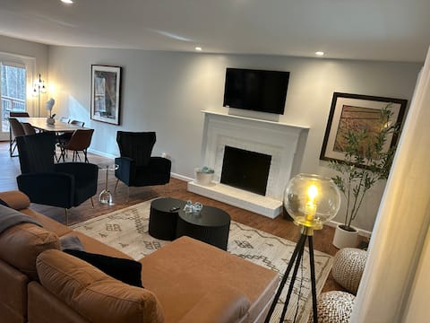 Top performing Airbnb: Entire House - Elegant 3 bedroom, 2 bath ranch in Cary