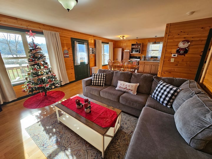 Peaceful Lakefront Getaway 16 Miles from Branson! Cabins for Rent in