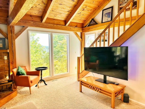 Private chalet in the city with views!